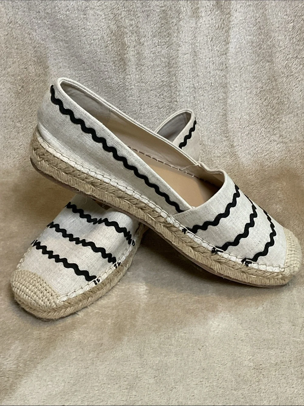 Ann Taylor Cream Espadrilles with Black Wavy Trim Size 8.5